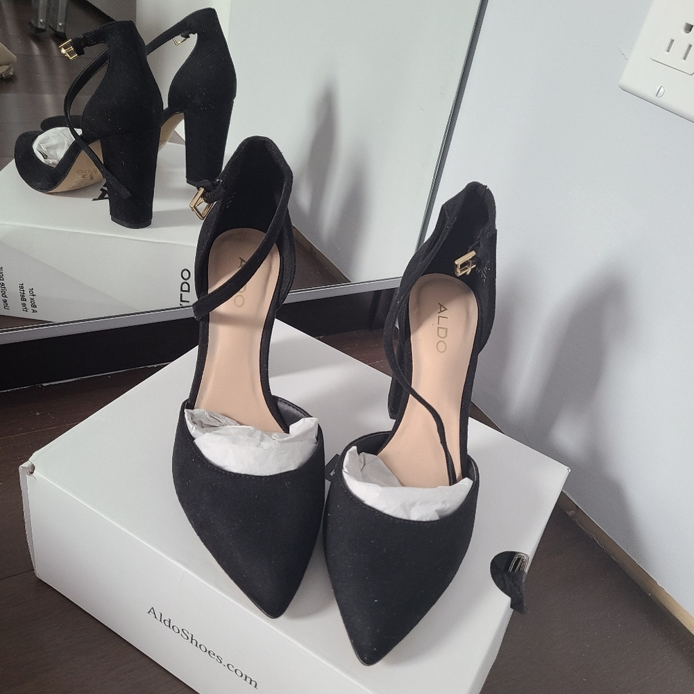 NIB Aldo Black Faux Suede Ankle Strap Closed Toe Heel US6.5